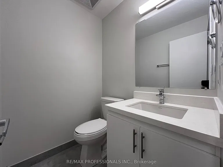 62 Dixfield Dr #121 — Photo 4