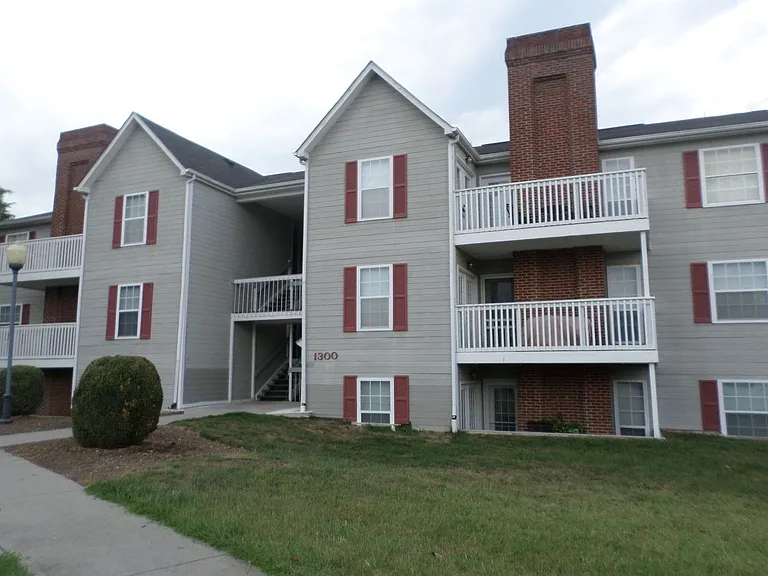 1300G Cedar Ridge Dr — Photo 1