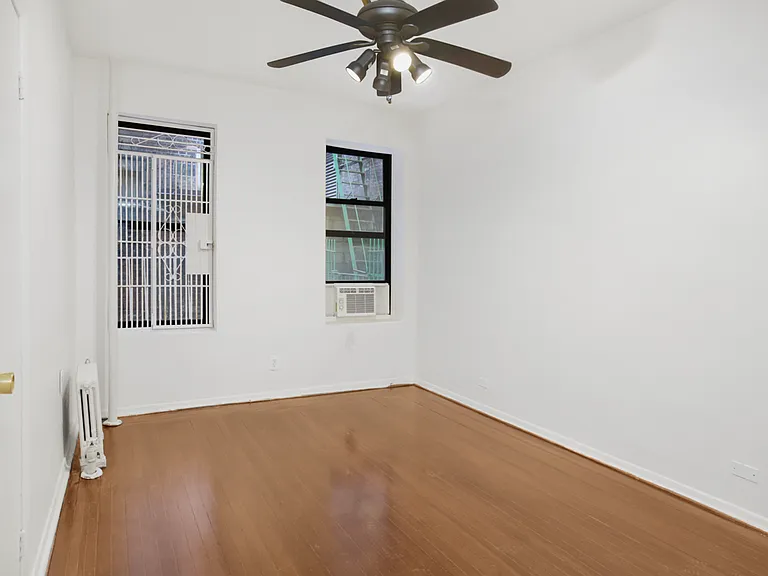 111 W 16th St #1J — Photo 4