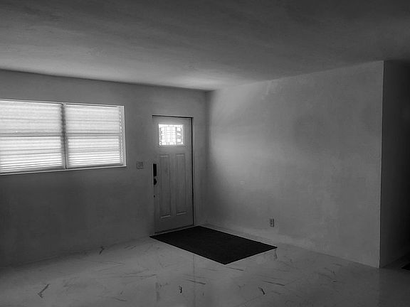 2nd image of 5041 NE 6th Ave