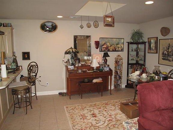 3rd image of 7010 Hansford Cir