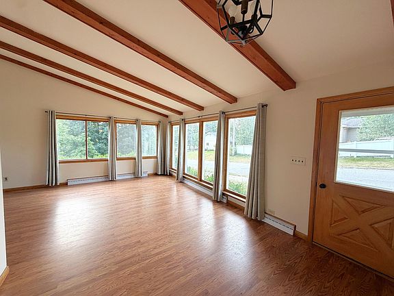 2nd image of 814 Hillcrest Ave