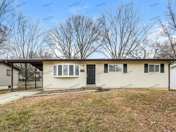 1275 Parakeet Ln, Florissant, MO 63031