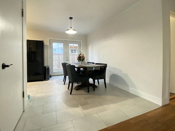 5th image of 3015 S Clark St