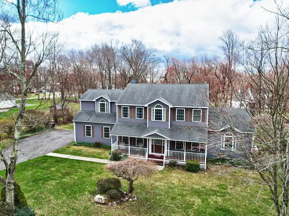 81 Coachlight Circle, Prospect, CT 06712