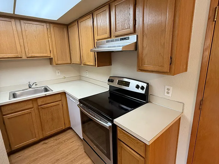 Seattle North Apartments — Photo 8