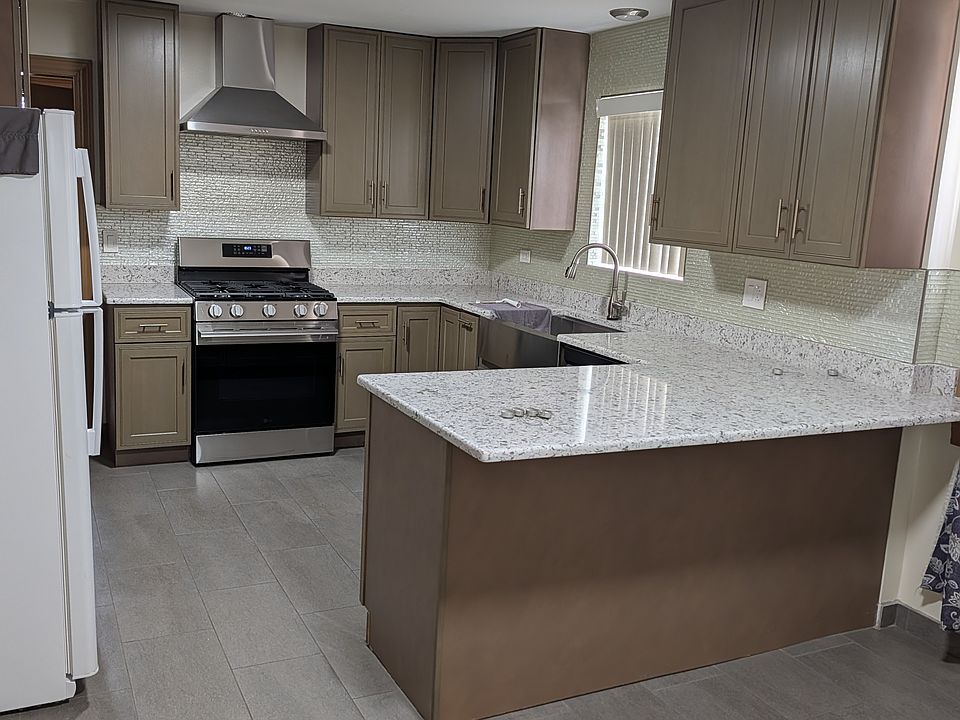 1st image of 3322 W Catalpa Ave #1