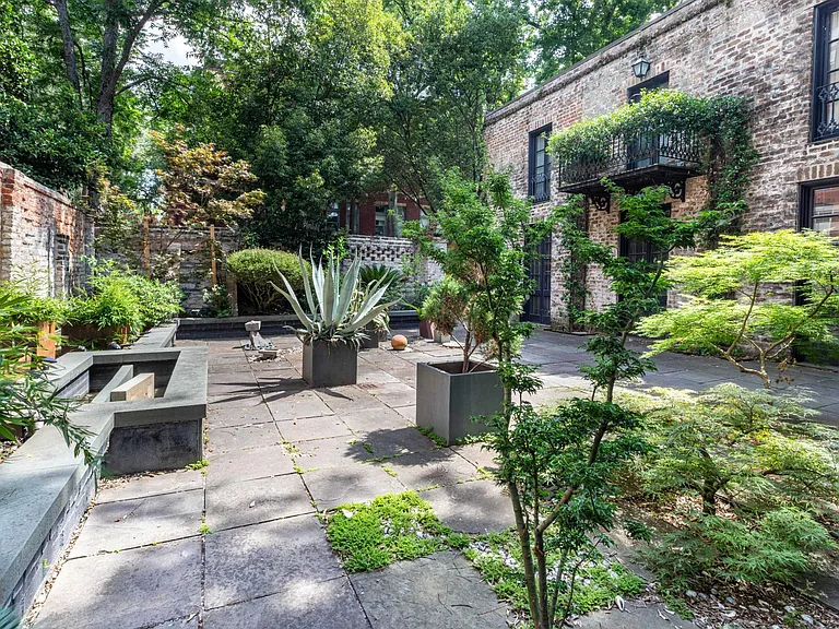 111 W Charlton St — Photo 46