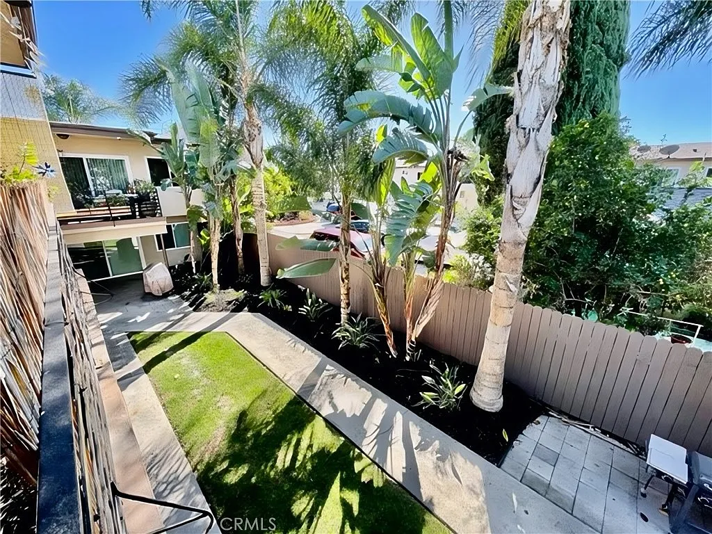 2 bed, 700 sqft, $2,095 — Photo 2
