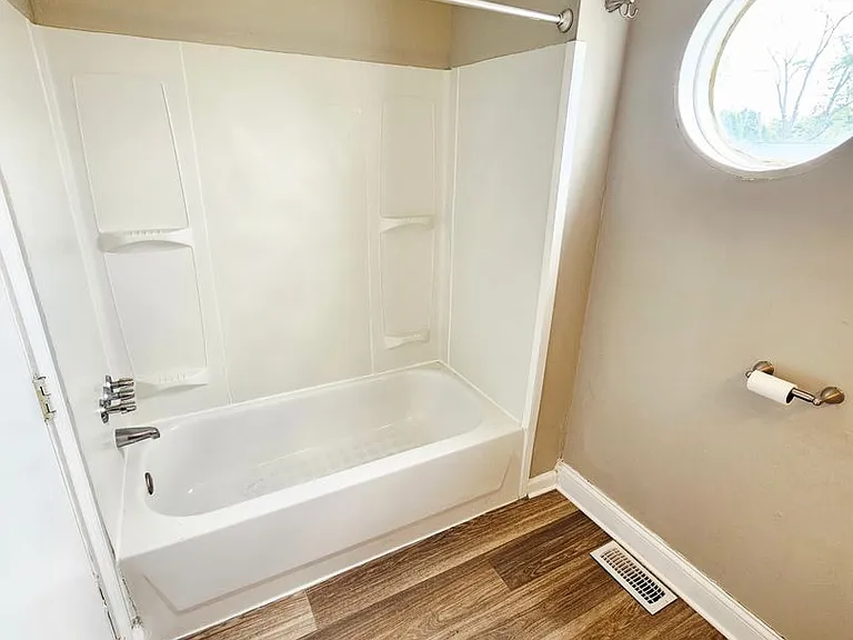 1191 Duxberry Ave — Photo 12