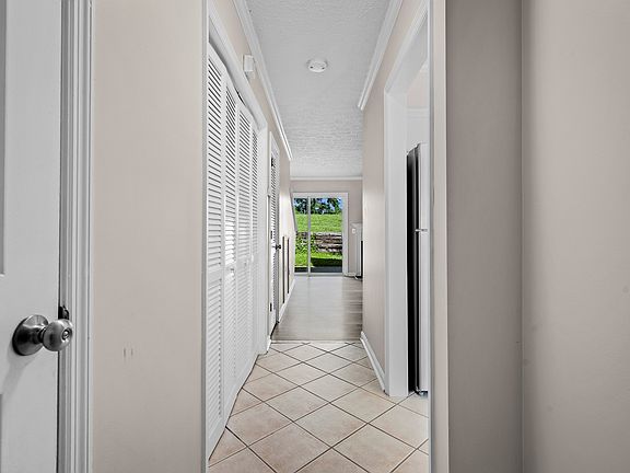 5th image of 442 Claircrest Dr