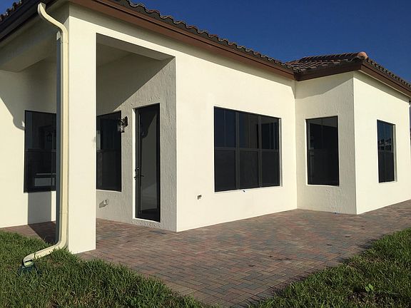 3rd image of 4813 Corrado Ave