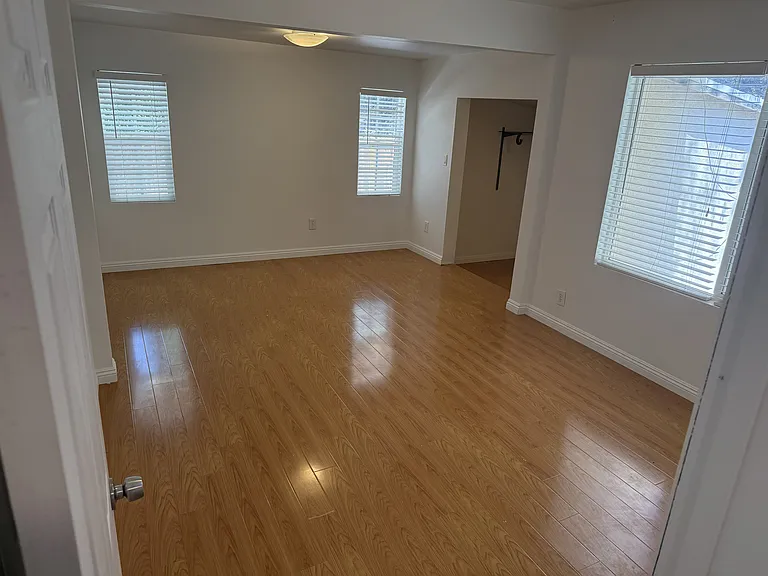 4623 Lowell Ave — Photo 16