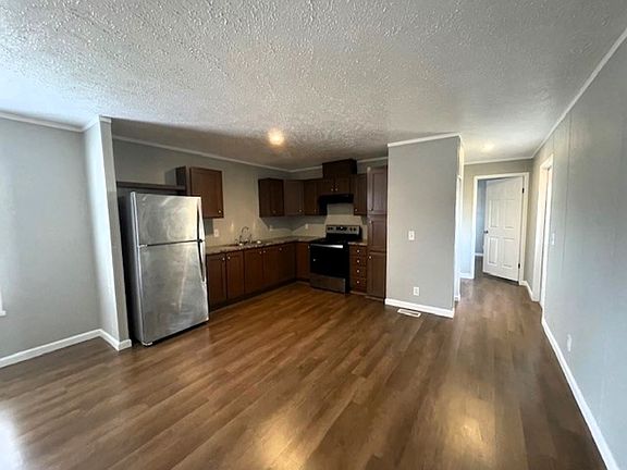 2nd image of 117 Carriage Lane Est