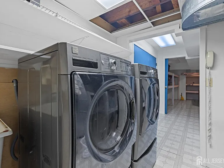 130 Sayre Dr #130 — Photo 24