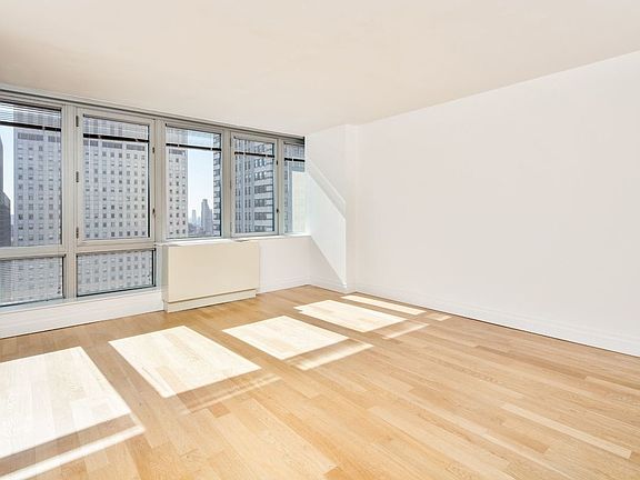 3rd image of 150 E 44th St APT 32A