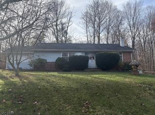 25 White Birch Dr, Stockholm, NJ 07460