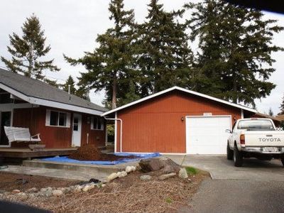290 Edinburgh Dr, Camano Island, WA, 98282