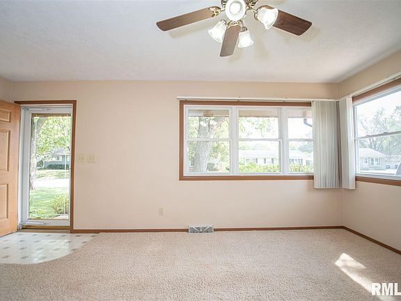 3rd image of 2622 Holly Dr