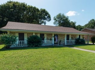 202 Rain Tree Trl, Lafayette, LA 70507