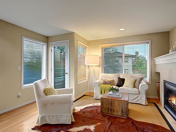 3rd image of 9501C Roosevelt Way NE