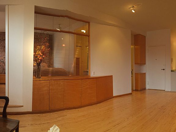 4th image of 629 E 6th St APT 3