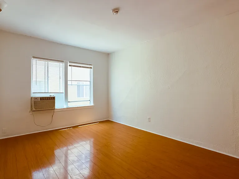 920 S Hobart Blvd — Photo 9