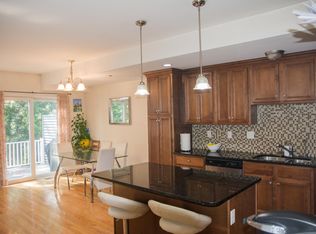 33 Navajo Ter, Westford, MA 01886