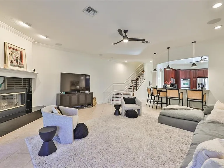 602 Saxony Blvd — Photo 8