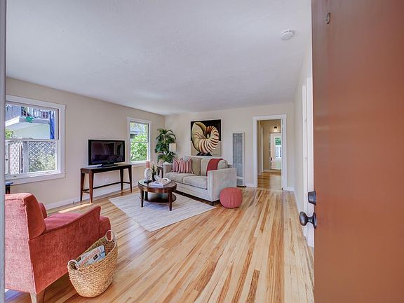 4th image of 404 1/2 Seacliff Dr