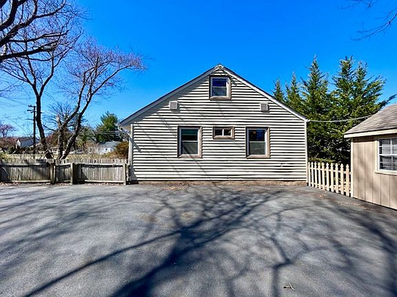 4th image of 2127 Pimmit Dr