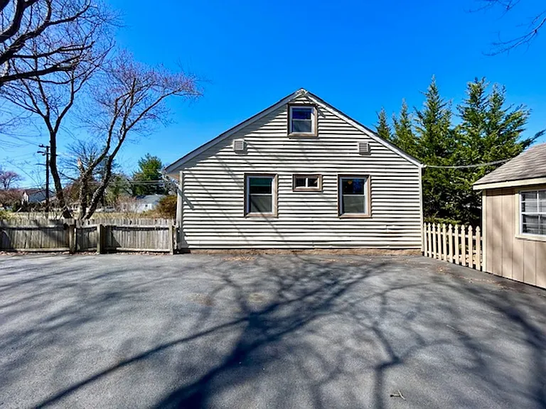 2127 Pimmit Dr — Photo 4