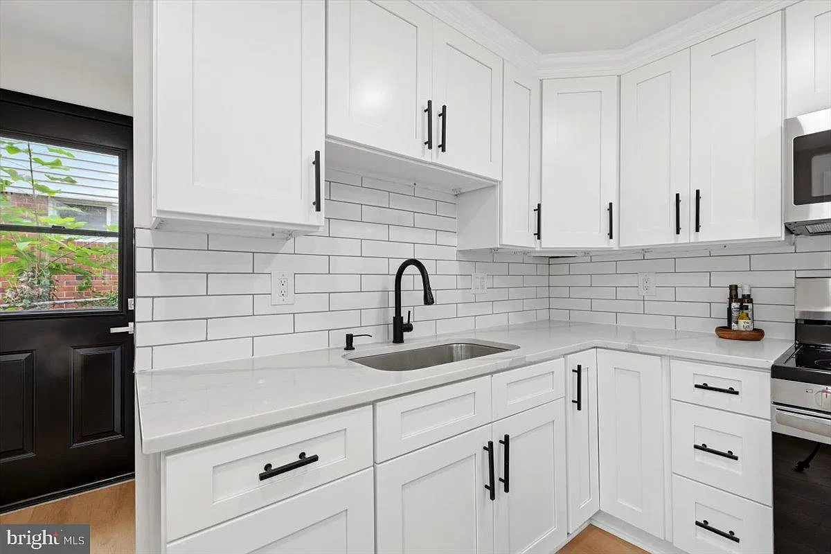4 bed, 3.0 bath, 1701 sqft, $3,495 — Photo 4