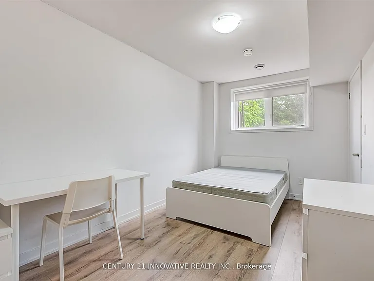 1720 Simcoe St N #16 — Photo 9