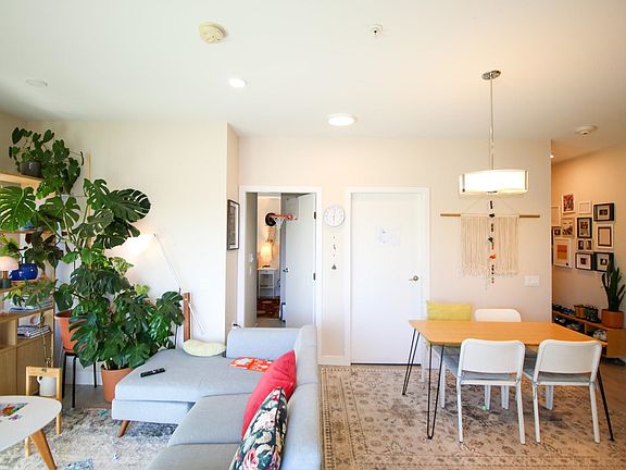 5th image of 4882 Slocan St #303