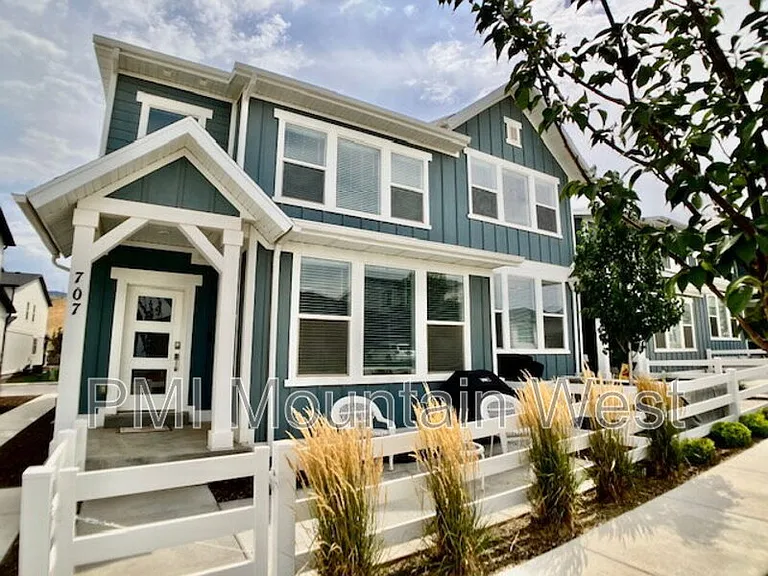 707 S Miller Ave — Photo 2