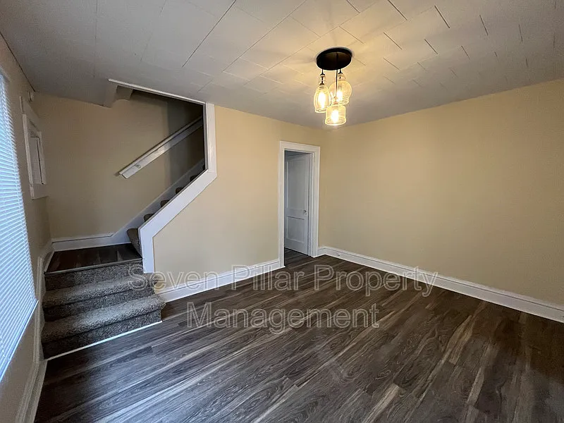 3 bed, 1.0 bath, 1120 sqft, $1,200 — Photo 4