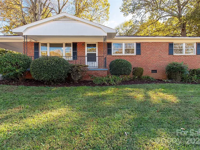 4236 Dawnwood Dr — Photo 1