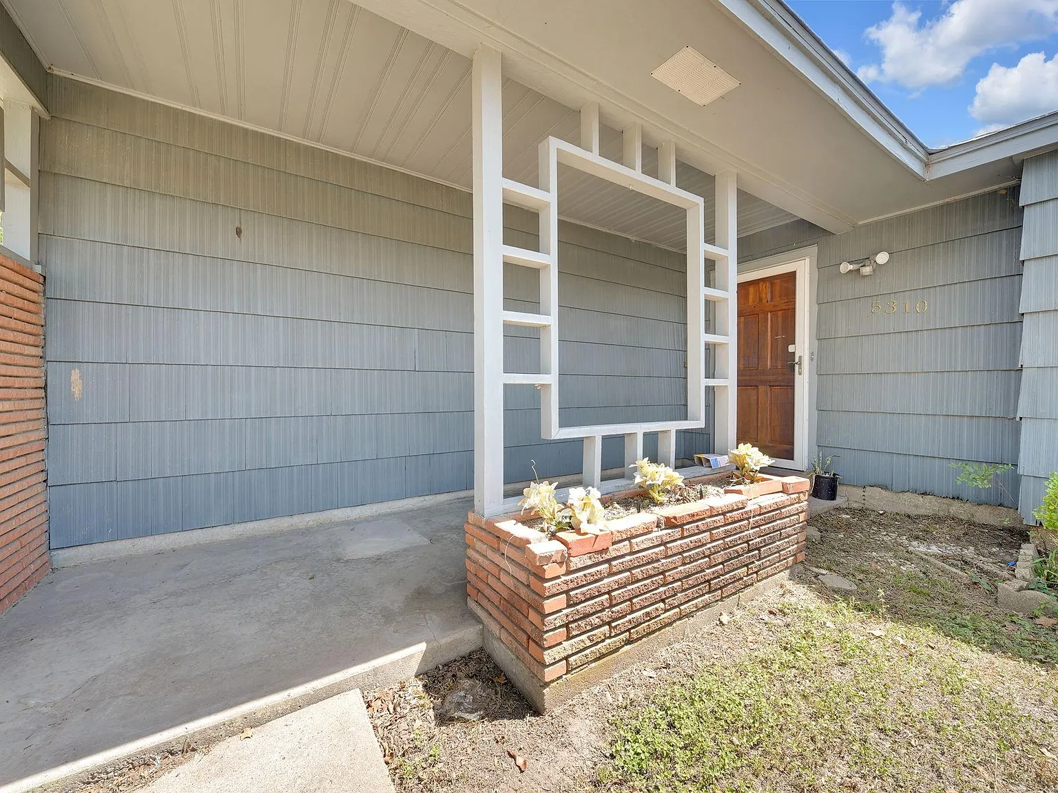 3 bed, 1.0 bath, 1498 sqft, $1,799 — Photo 2