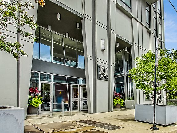 2nd image of 740 W Fulton St APT 1208