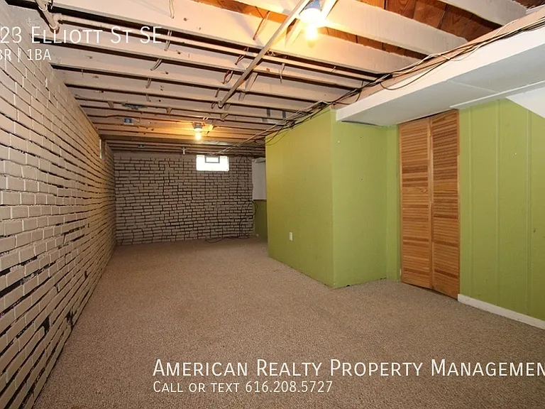 923 Elliott St SE — Photo 11