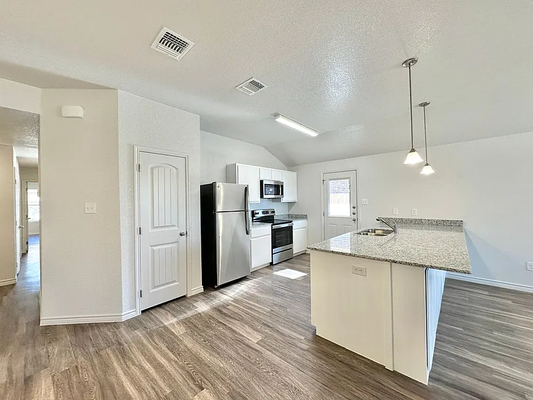 213 Dolphin Dr — Photo 6