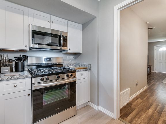 4th image of 2217 Forest Oaks Dr