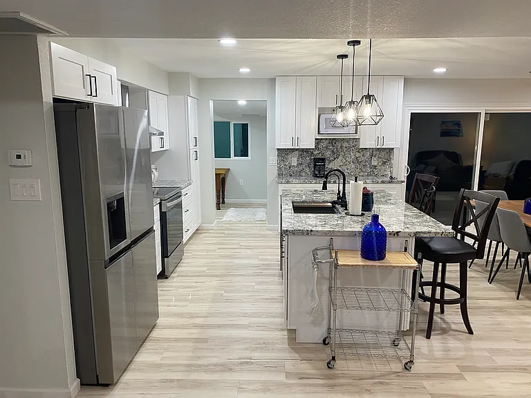 1240 E Verlea Dr — Photo 2