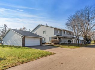 9431 Ranchview Ln N, Maple Grove, MN 55369