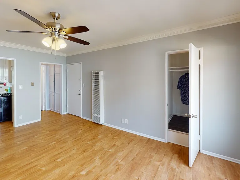 Rowena Avenue Apartments — Photo 4