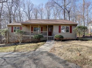 104 Woodville Dr, Forest, VA 24551