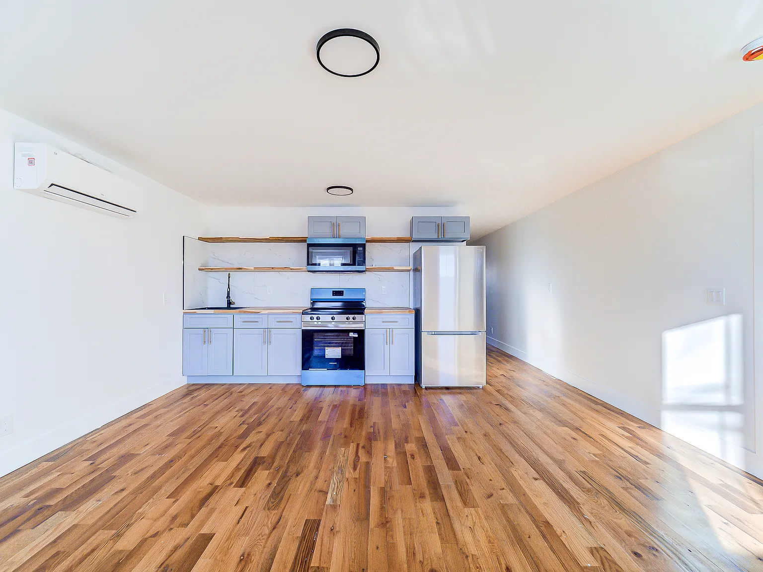 2 bed, $2,450 — Photo 3