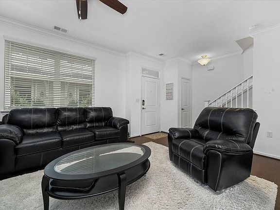 3rd image of 4537 Turnworth Arch