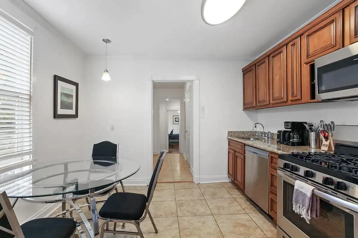 4 bed, 1350 sqft, $1,990 — Photo 4